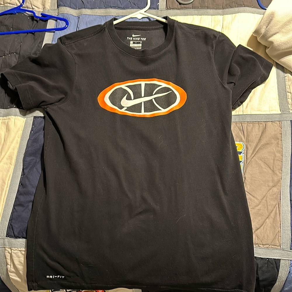 Men’s Nike shirt